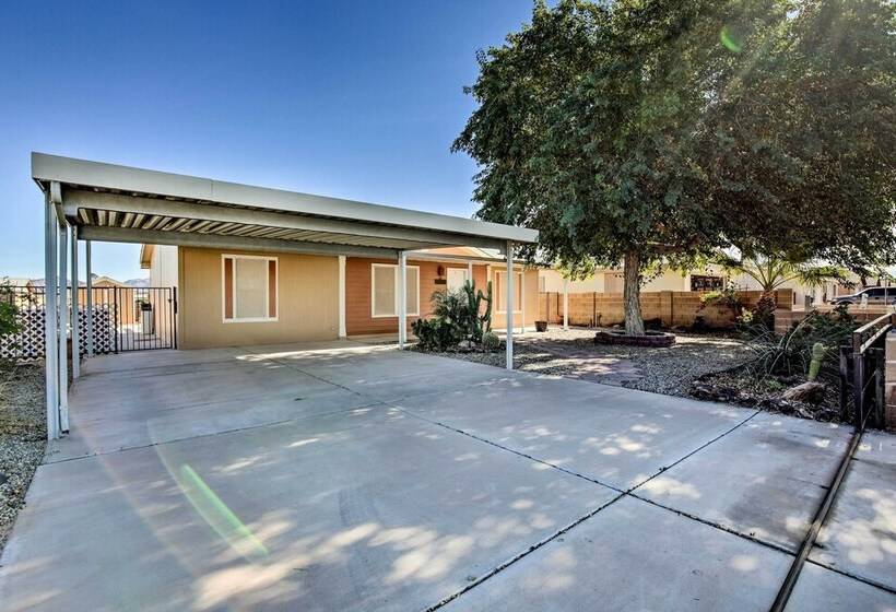 Bright Yuma Home W/ Spacious Yard & Patio!