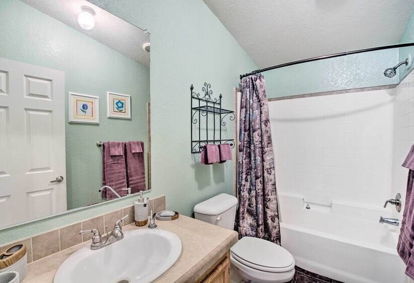 Bright Yuma Home W/ Spacious Yard & Patio!