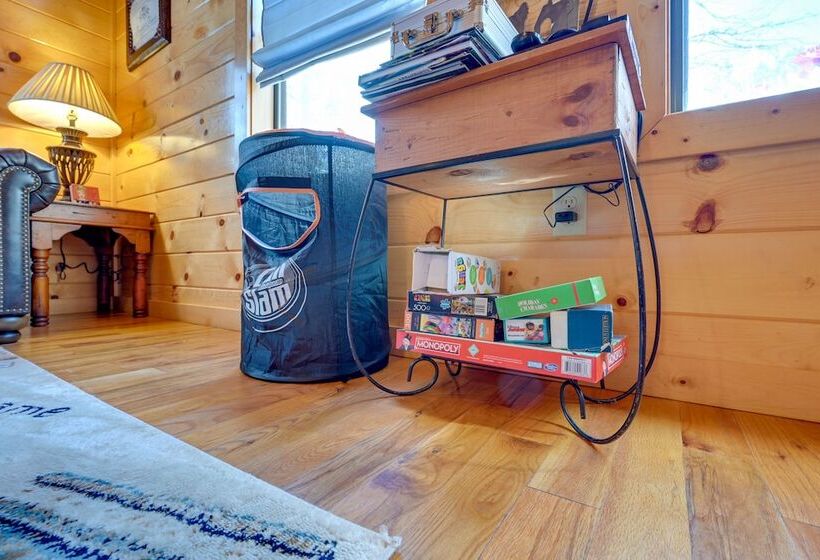 Broken Bow Cabin W/ Hot Tub & Fire Pit, Near Lake!