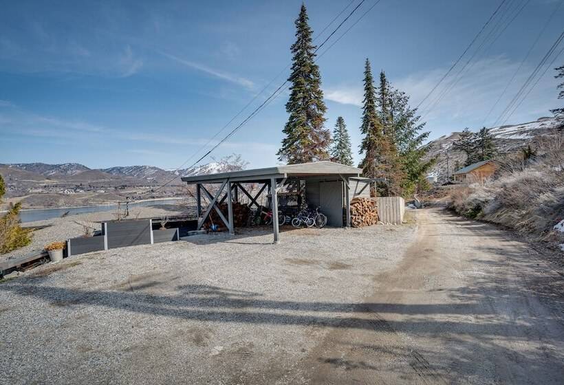 Colorful Lake Chelan Home W/ Saltwater Pool!