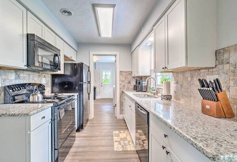 Contemporary Beverly Hills Gem W/ Sun Room!