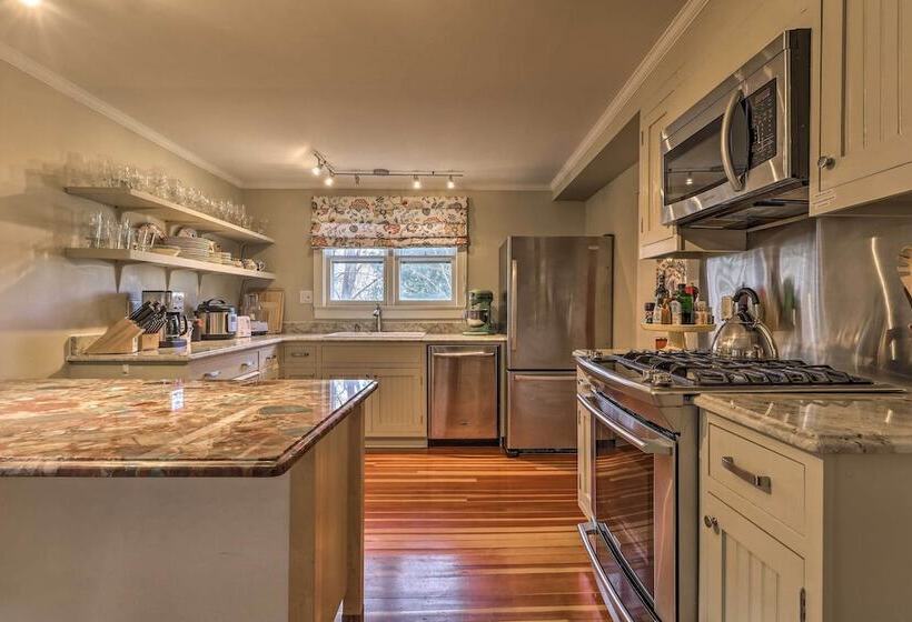 Cozy Litchfield House W/ Fenced In Yard & Fire Pit