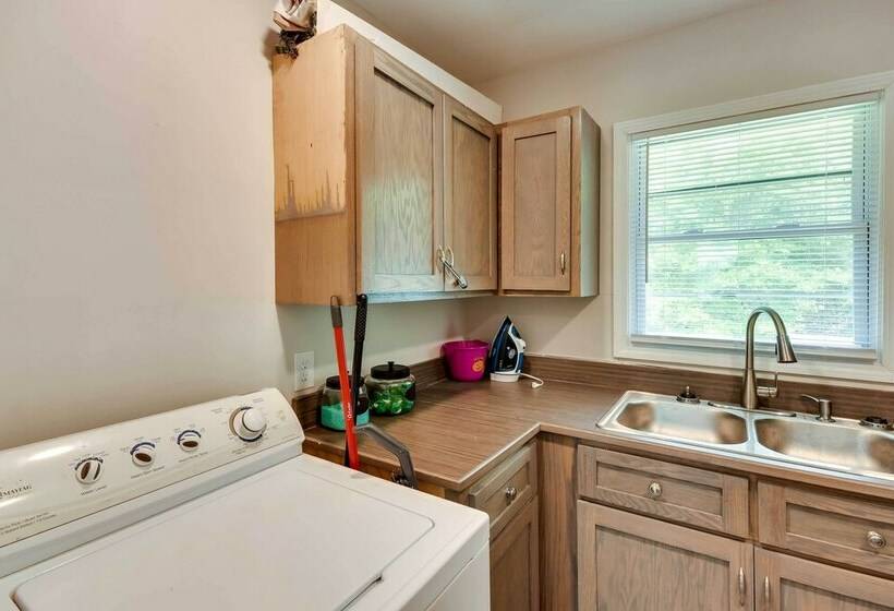 Delightful Tuskegee Home  Great For Families!