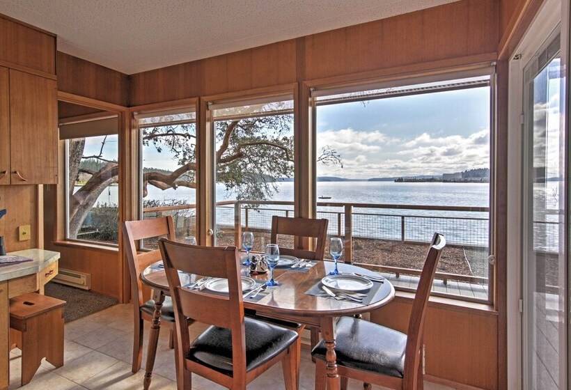 Gorgeous Poulsbo Waterfront Home On Liberty Bay!