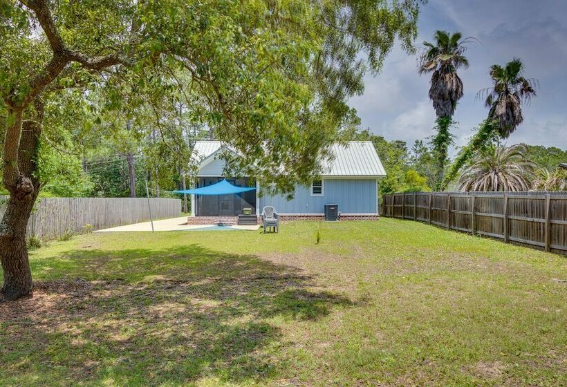 Gulf Breeze Home W/ Screened Porch: Near Beach!