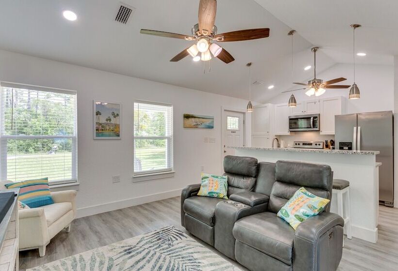 Gulf Breeze Home W/ Screened Porch: Near Beach!