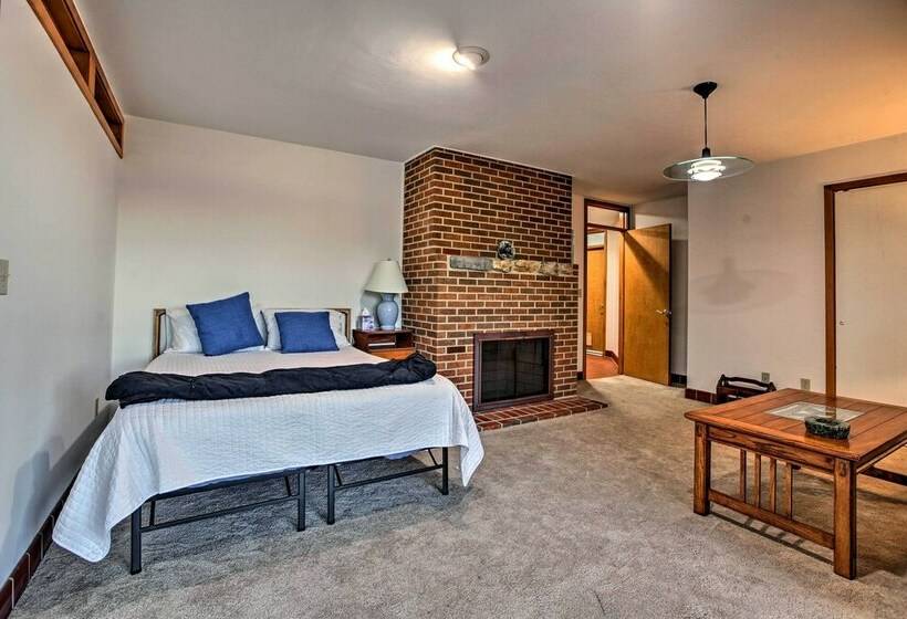 Home With Wraparound Deck + Blue Ridge Mtn Views!