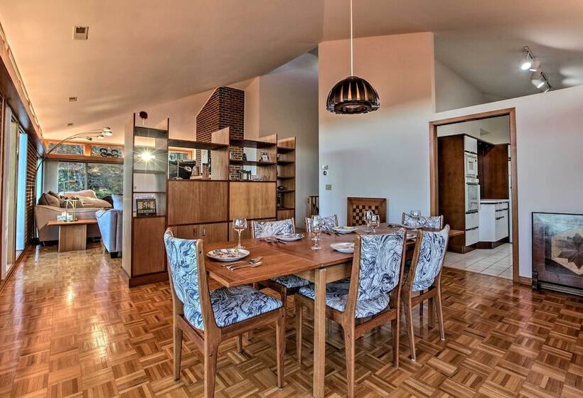 Home With Wraparound Deck + Blue Ridge Mtn Views!