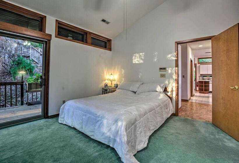 Home With Wraparound Deck + Blue Ridge Mtn Views!