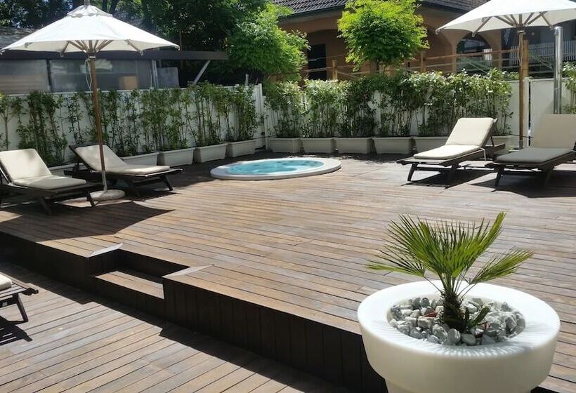 مسافرخانه Atmosfere Milano Marittima