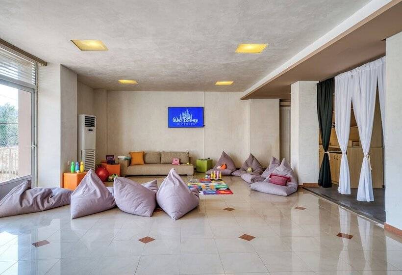 בית מלון כפרי Black And White Boho Resort