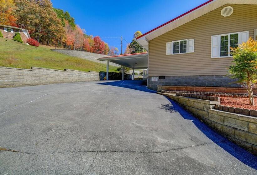 Laptop Friendly Appalachian Mountain Retreat!