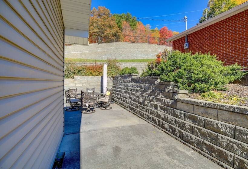 Laptop Friendly Appalachian Mountain Retreat!