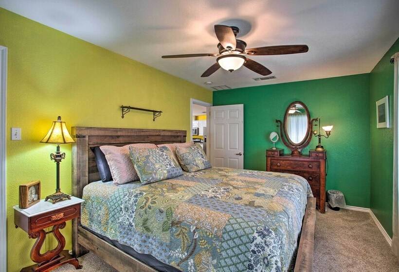 Granbury Cottage, Steps To Lake & Dock!