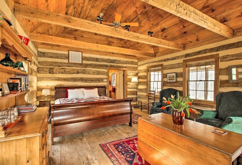 Numerous On Site Trails: Earlysville Wooded Cabin