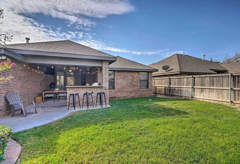 Luxe Midland Retreat W/ Patio, Grill & Yard!