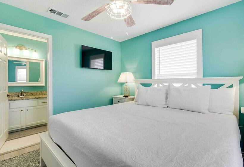 Walk To Shore: Home W/ Deck In Crystal Beach!