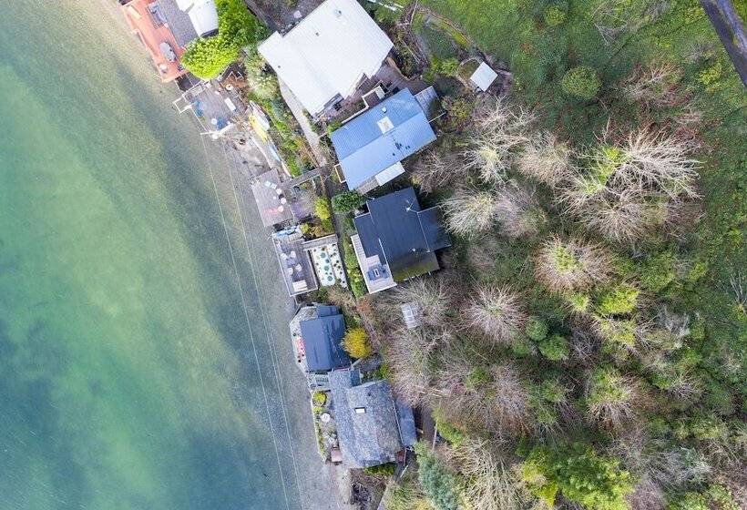 پانسیون Cedar And Sage