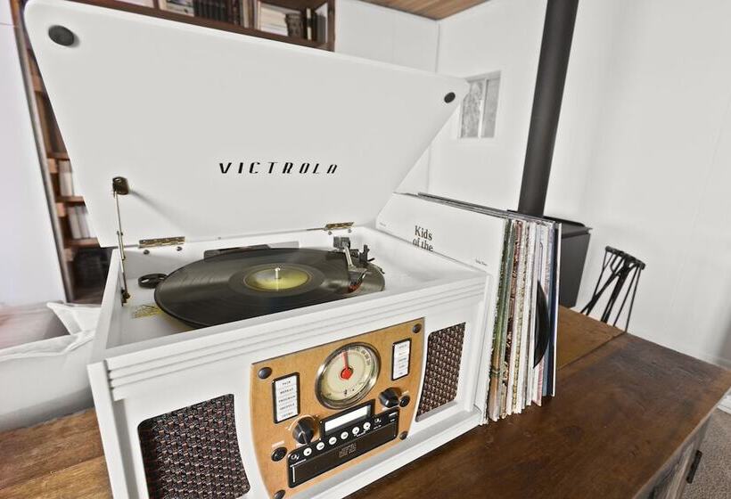 پانسیون Cedar And Sage