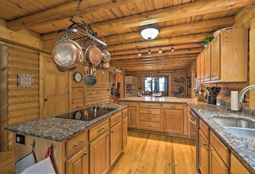 Purlear Luxury, Spacious Log Cabin W/ Mtn Views!