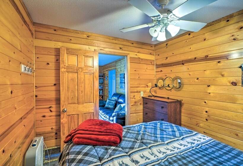 Quaint Lake Jefferson Cabin W/ Deck & Gas Grill!