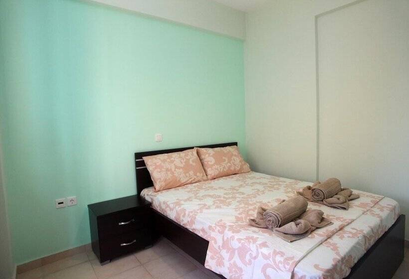 اقامتگاه Charming 4 Bed House In Nikiana