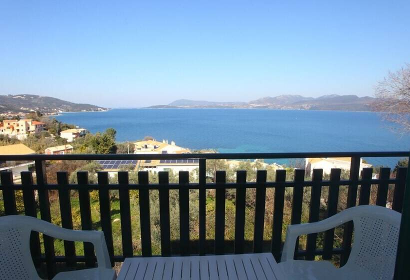 住所  Impeccable 4 Bed House In Nikiana
