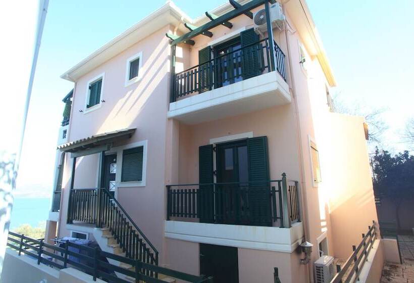 住所  Impeccable 4 Bed House In Nikiana