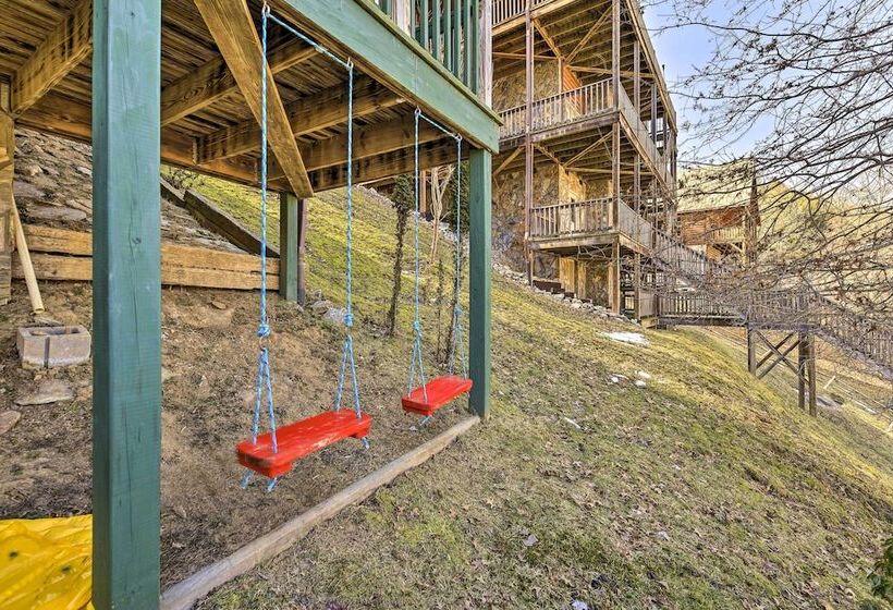 River Dream Cabin  On New River W/ Deck, Fire Pit