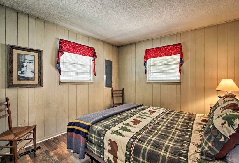 Quiet Cabin W/ Mountain Views ~ 3 Mi To Gatlinburg