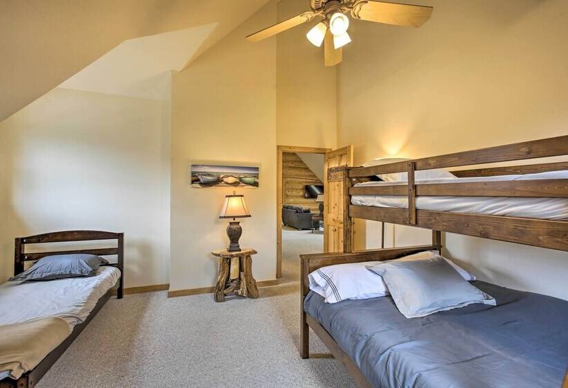 The Retreat  Secluded & Spacious Boyne City Lodge