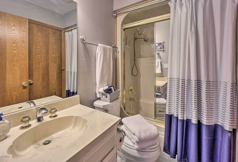 Spacious Beaver Lake Home W/ Stunning Views!