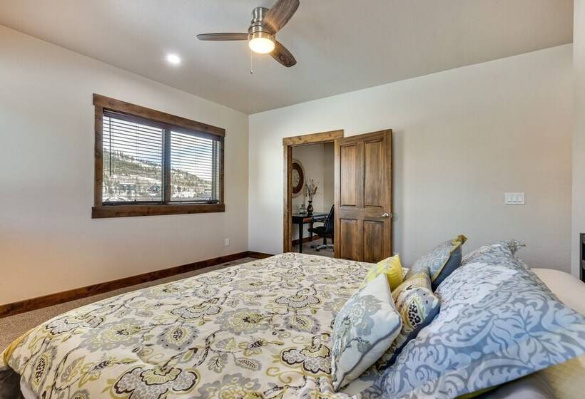 ~ 3 Mi To Granby Ranch: Spacious Cabin Home!