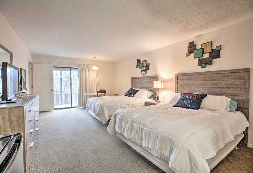 Resort Perks: Spacious Lake Of The Ozarks Home