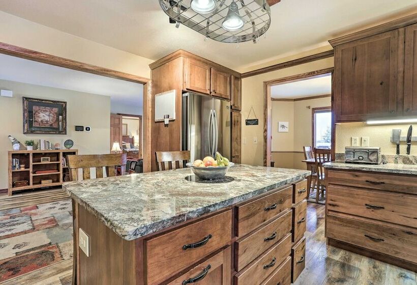 Spacious Wasilla Home  3 Mi To Downtown!