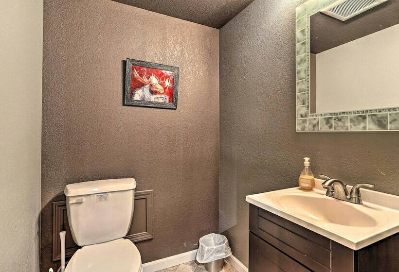 Spacious Wasilla Home  3 Mi To Downtown!