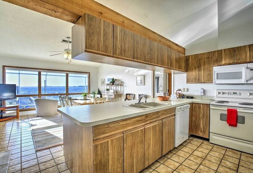 Bayfront Palmetto Retreat With Pool, Spa & Dock!