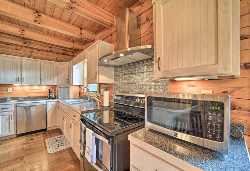 Waynesville  Mountain Top Retreat  W/ Decks!