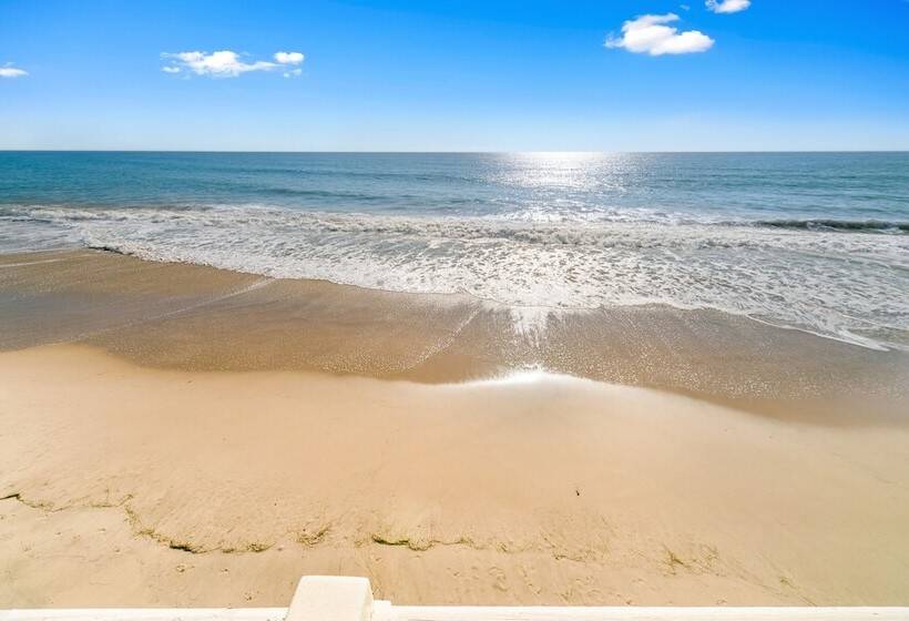 Beachfront Malibu House W/ Sauna & Ocean View Deck
