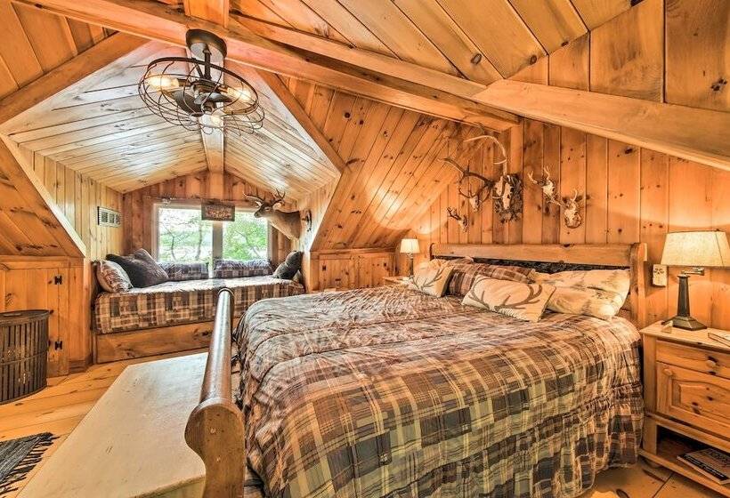 Beautiful Embden Pond Cabin W/ Dock & Kayaks!