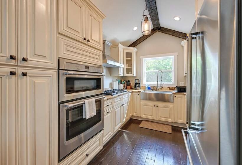 Beautiful Franklin Home W/ Bunkhouse & Hot Tub!