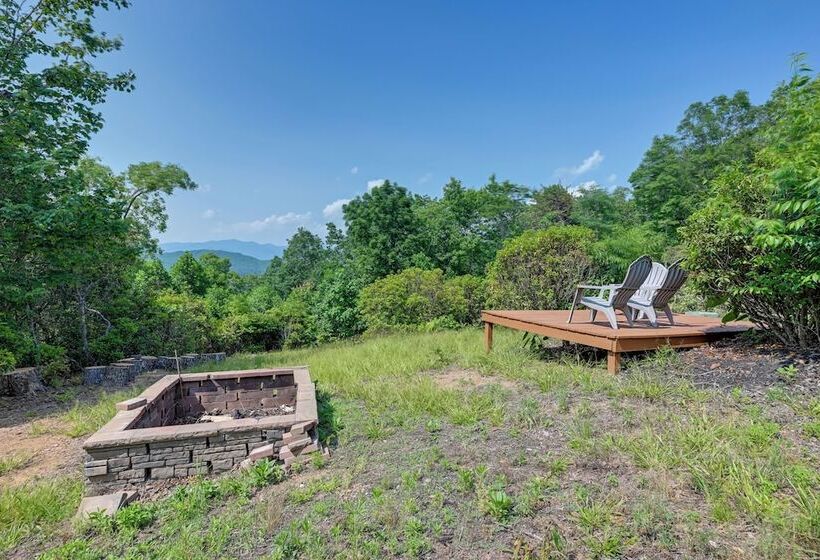 Beautiful Franklin Home W/ Bunkhouse & Hot Tub!