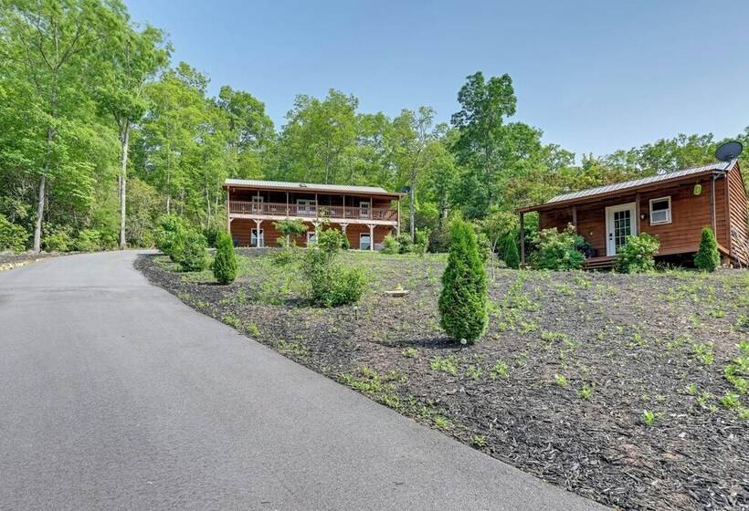 Beautiful Franklin Home W/ Bunkhouse & Hot Tub!