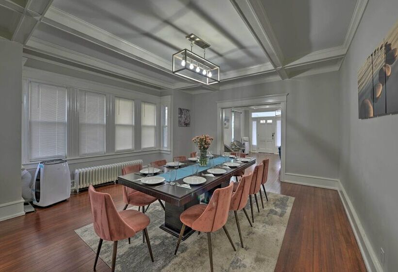 Beautifully Renovated Beach House W/ Fenced Patio!