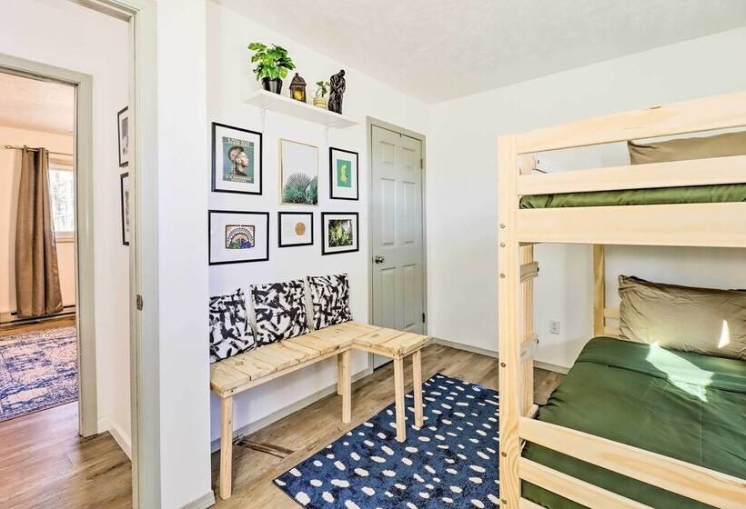 Bright Tobyhanna Retreat W/ Fire Pit, Walk To Lake