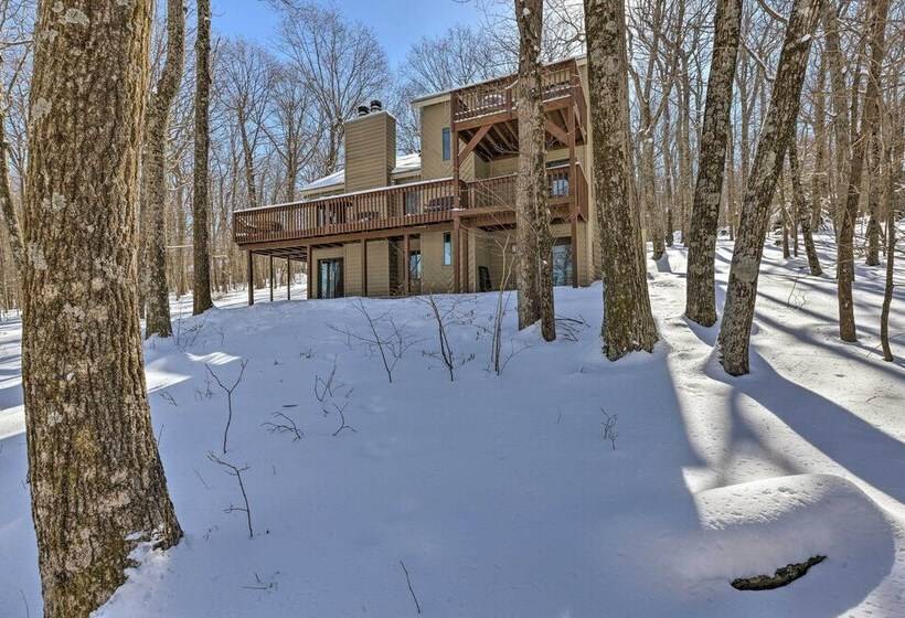 Bright Wintergreen Resort Home; Deck & Grill!