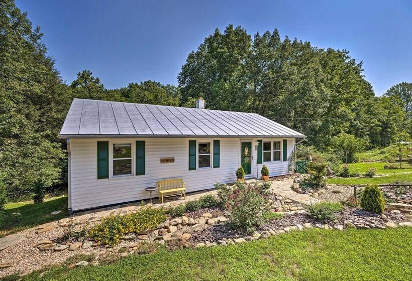 Charming Cottage < 10 Mi To Wineries & Skiing!