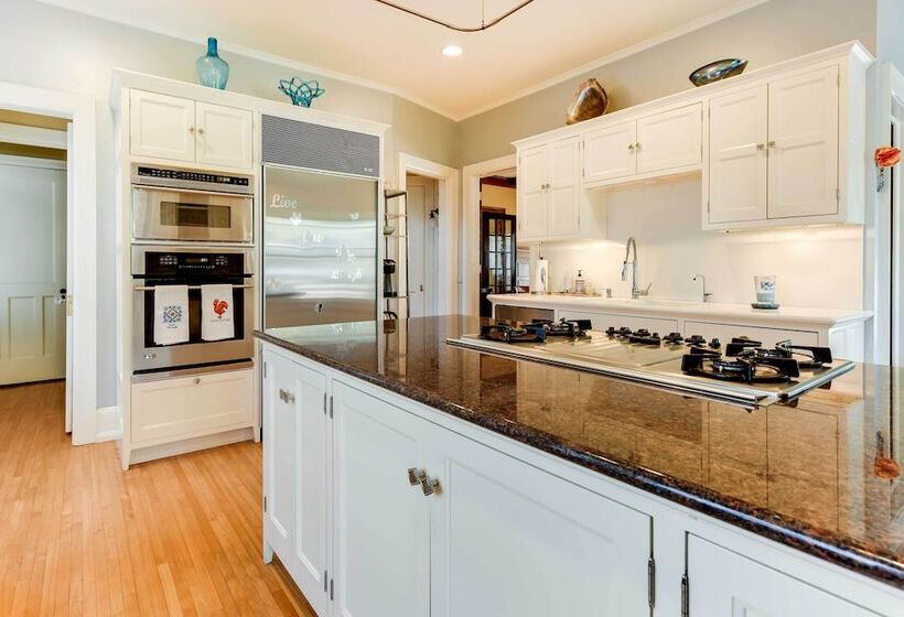 Charming Mpls Home W/ Patio   Walk To Uptown!