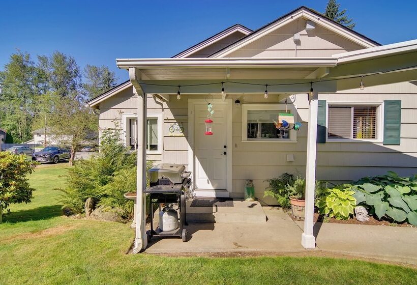 Charming Updated Retreat Walk To Lake Stevens!
