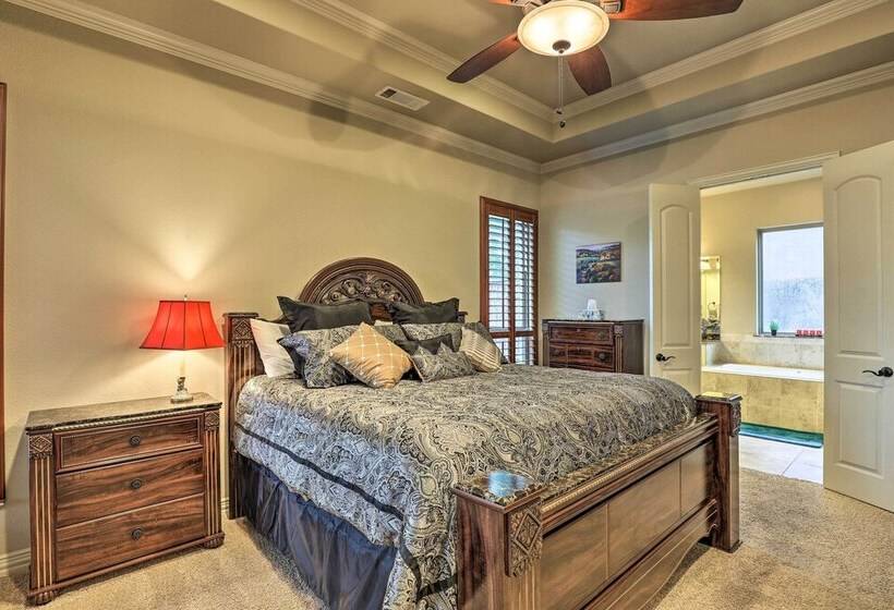 Chic Family Friendly Home In Irving W/ Yard!